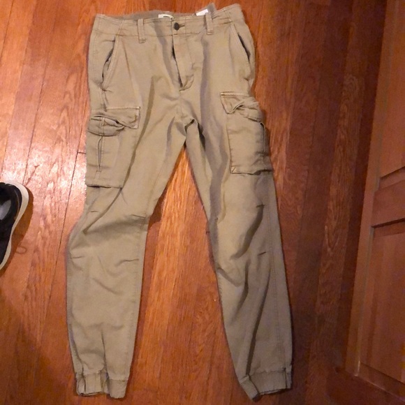 Old Navy men’s khaki cargo pants size 30 - Picture 1 of 4